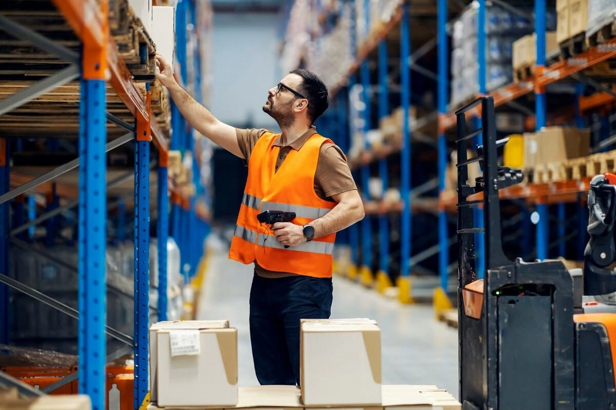 Warehouse picking items