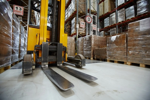 Warehouse floor that can be tracked with a Shopify MRP
