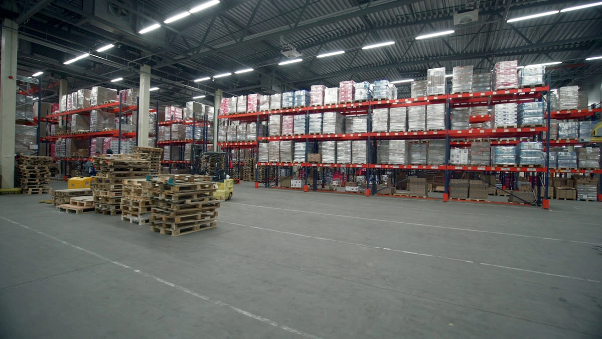 Complex warehouse and logistics management example warehouse